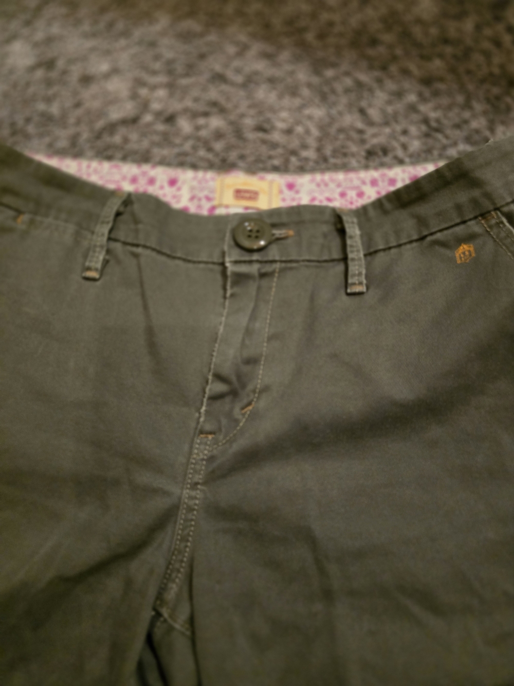 Levi's Olive Green Women's Bermuda Shorts 8 - Picture 4 of 6